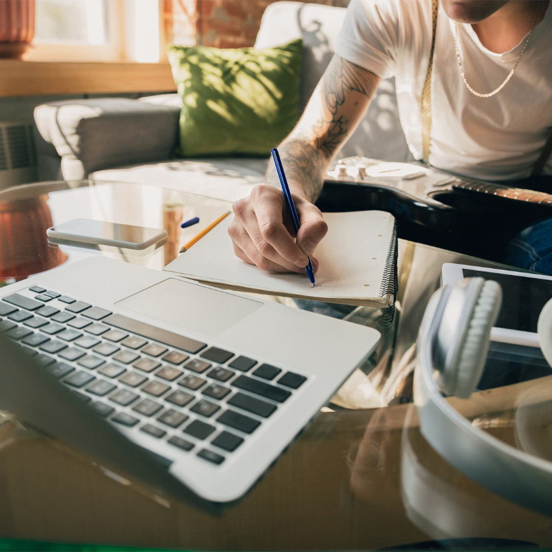 Come conciliare studio e lavoro Scegli l'università online format formazione